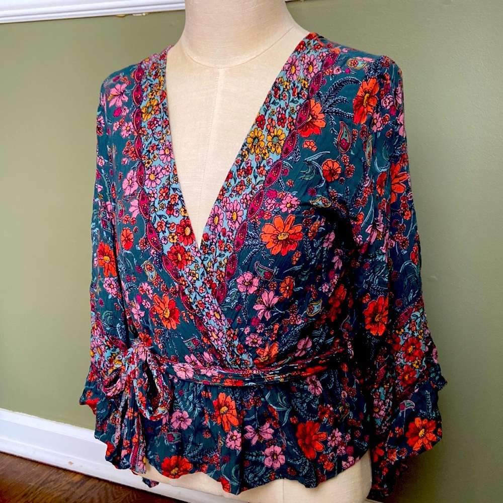 Misses blouse. Cute floral print on green background. Size large.
